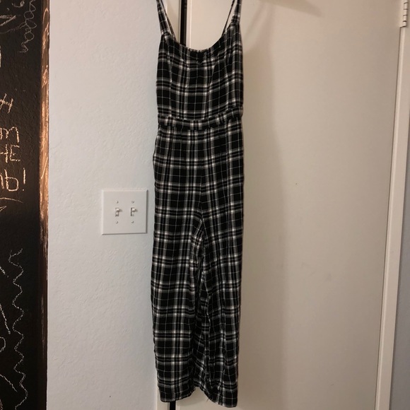 jumpsuit - Picture 2 of 4